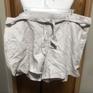 Cute shorts with the tie belt